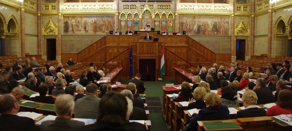 Tíz év után ismét a Parlamentben a Magyar Szakmai Kamarák Szövetsége 