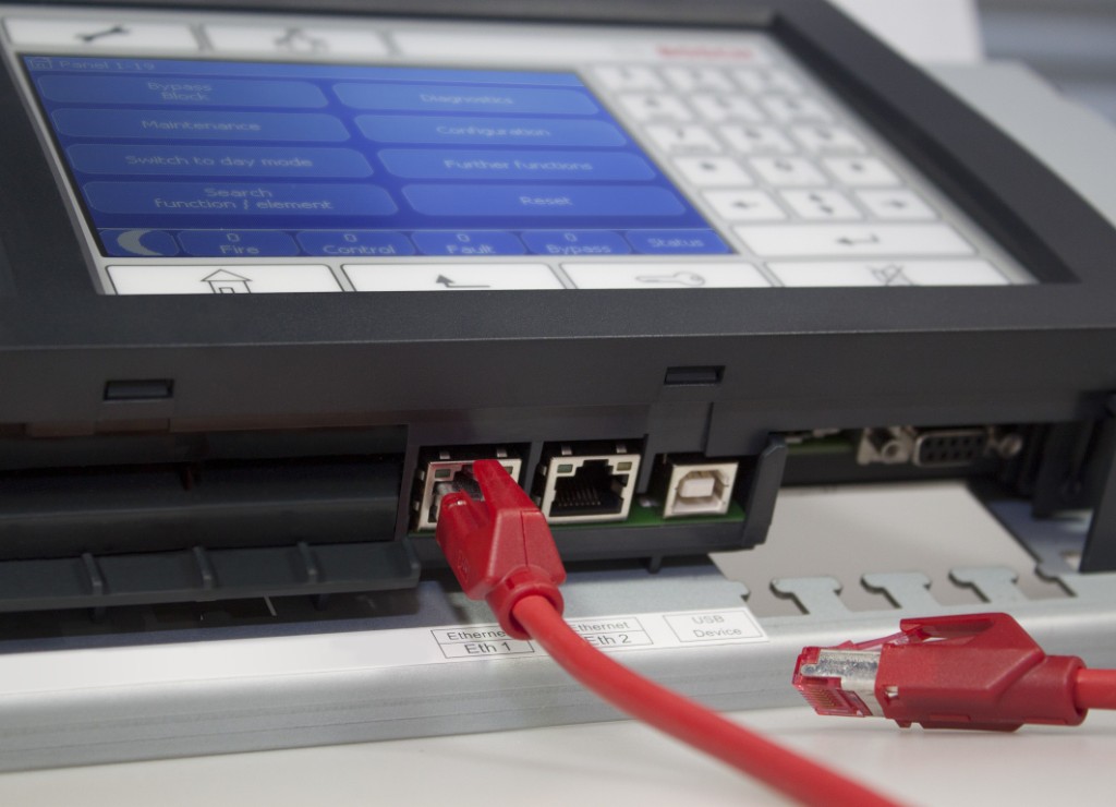 Bosch 5000-es sorozatú tűzjelző központ, IP-hálózatba kapcsolható színes kijelzővel 