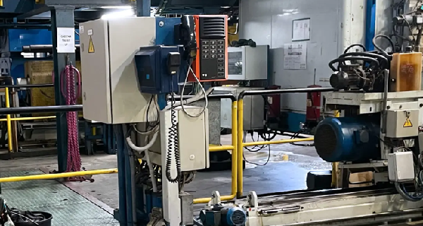 Kis hangból hatalmas kiáltás - Commend a világ körül